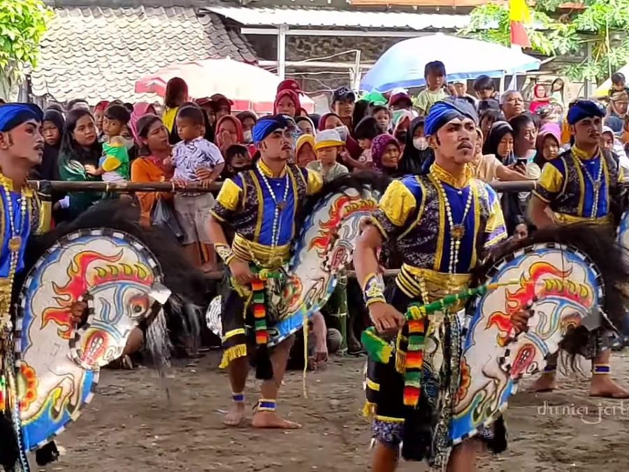 Pertunjukan Jathilan Turonggo Mudho Lindhu Gedhe.