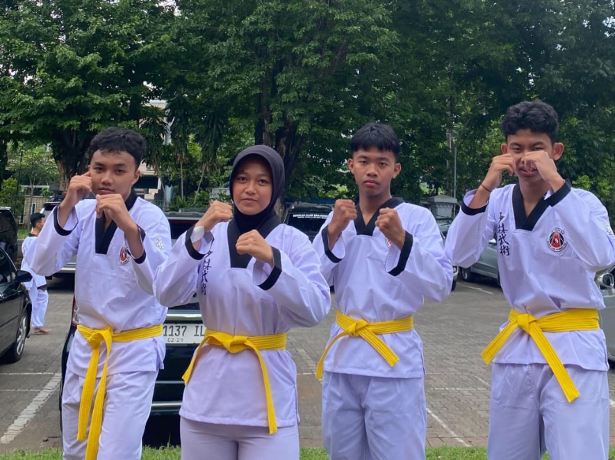 ATLET BERPRESTASI : Empat atlet wushu dari MAN 2 Kebumen tampil dalam ajang Kejuaraan Nasional (Kejurnas) Jet Kun Do Shaolin Kungfu Indonesia di Semarang.