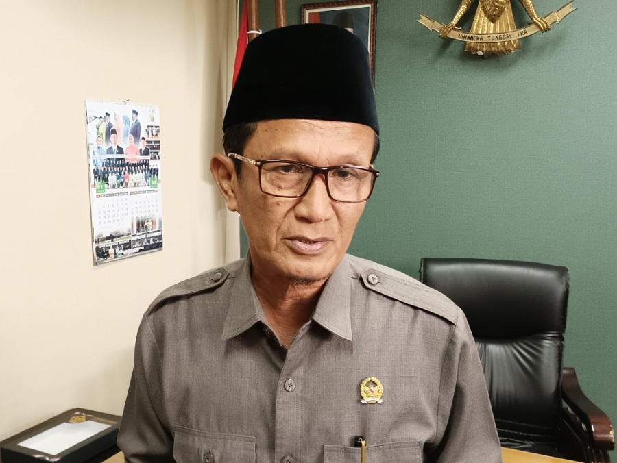 HEADSHOT: Ketua DPRD Kebumen Saman.