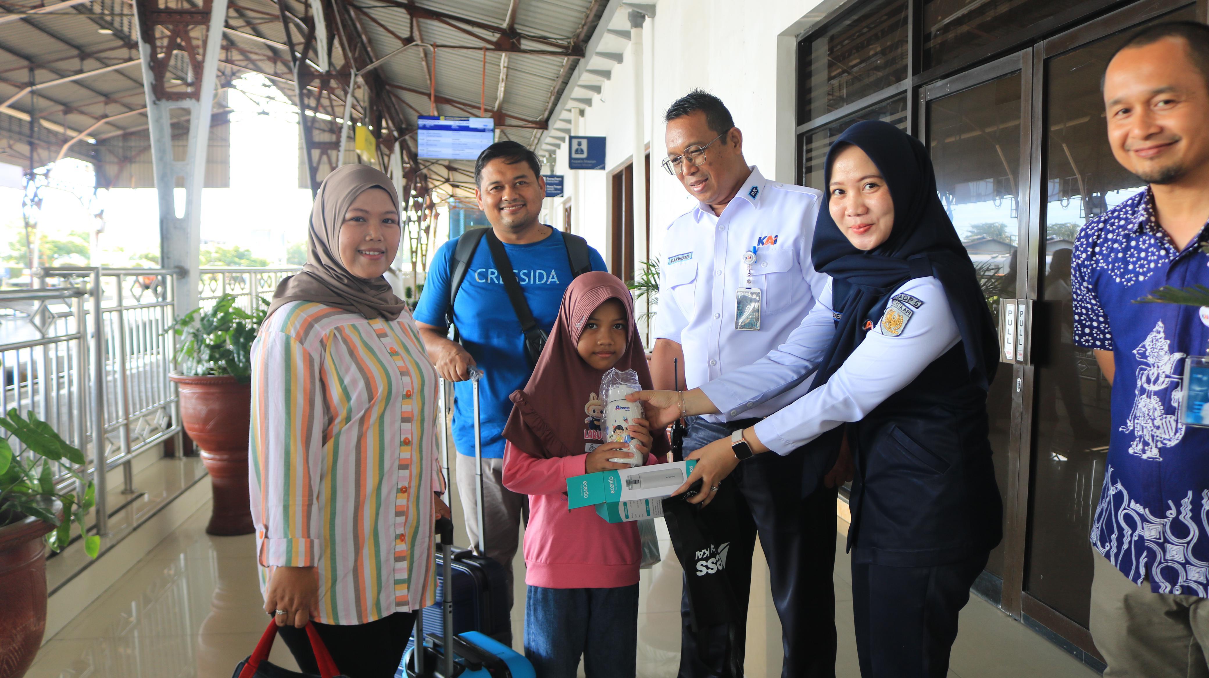 Peringati Hari Bumi, KAI Daop 5 Purwokerto Ajak Penumpang Kurangi Sampah Plastik