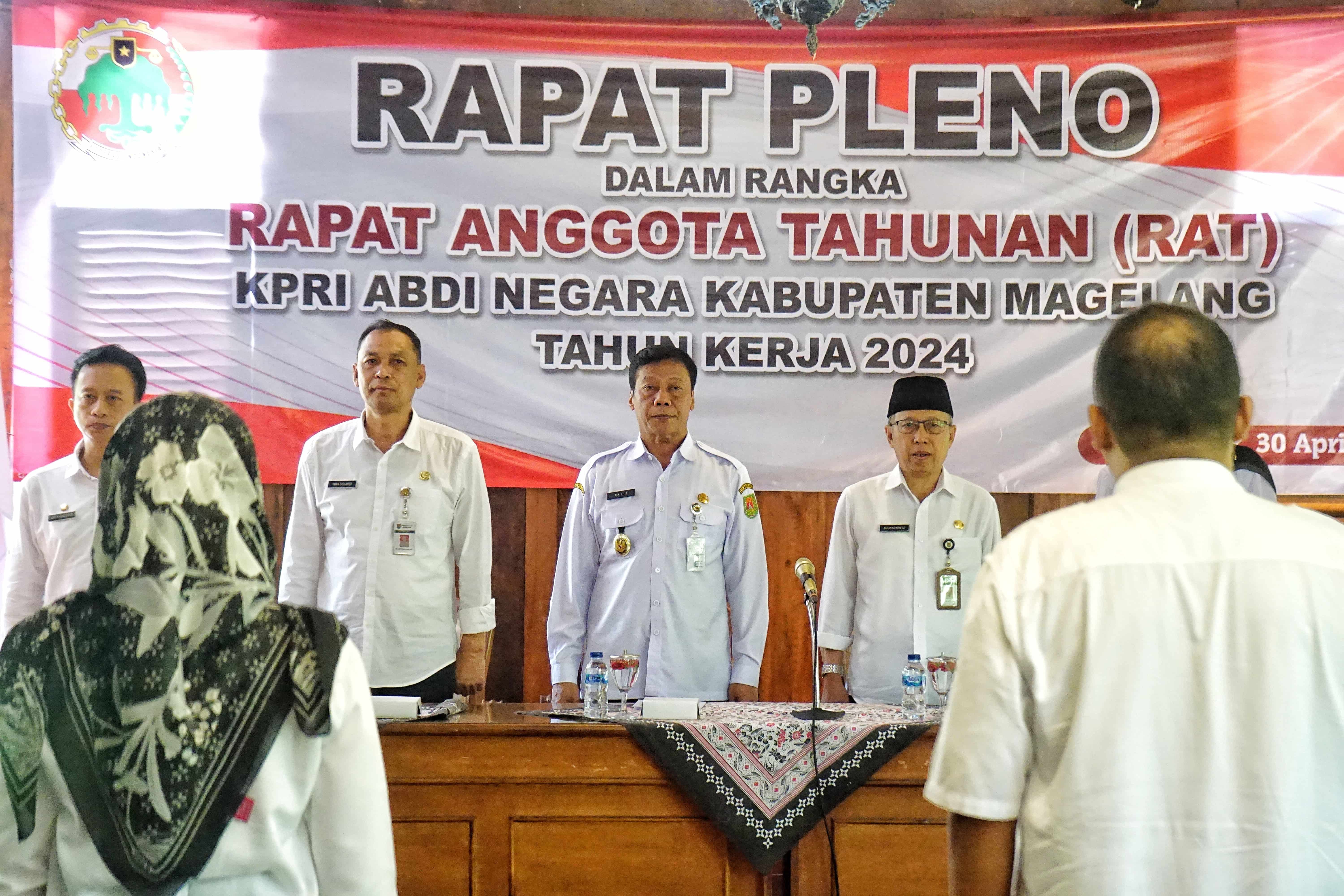 Wakil Bupati Magelang saat mebghadiri rapat pleno dalam rangka rapat anggota tahunan KPRI Abdi Negara Kabupaten Magelang tahun kerja 2024, Rabu (30/4).