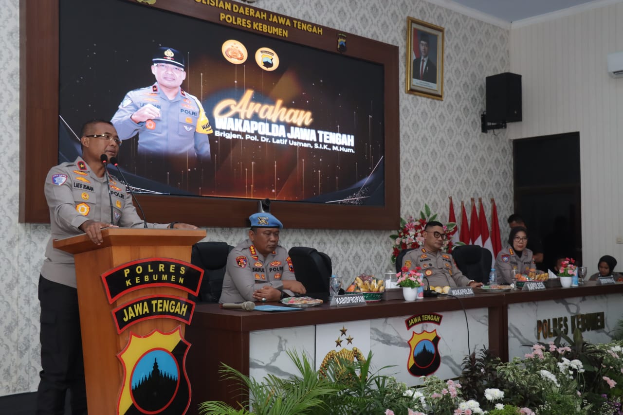 Wakapolda Jawa Tengah Brigjen Pol Latif Usman berkunjung ke Polres Kebumen untuk memberikan arahan dan motivasi kepada Bhabinkamtibmas.
