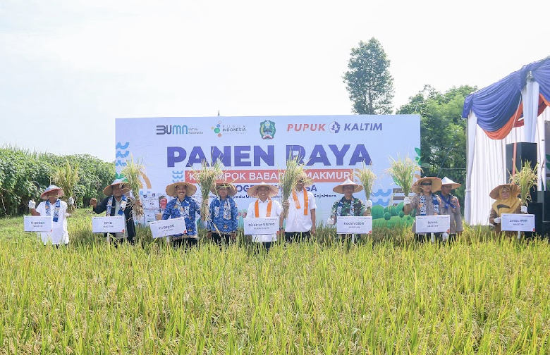 Panen raya digelar di Dusun Babadan, Desa Kepuhrejo, Kecamatan Takeran, Kabupaten Magetan, Jawa Timur, Selasa (20/5/2025).