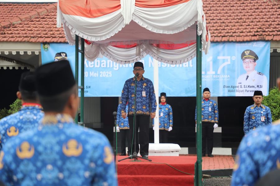 Pj Sekda Kabupaten Purworejo Drs R Achmad Kurniawan Kadir MPA menjadi Inspektur Upacara Peringatan ke-117 Hari Kebangkitan Nasional, di halaman Kantor Bupati Purworejo, Selasa (20/05/2025).