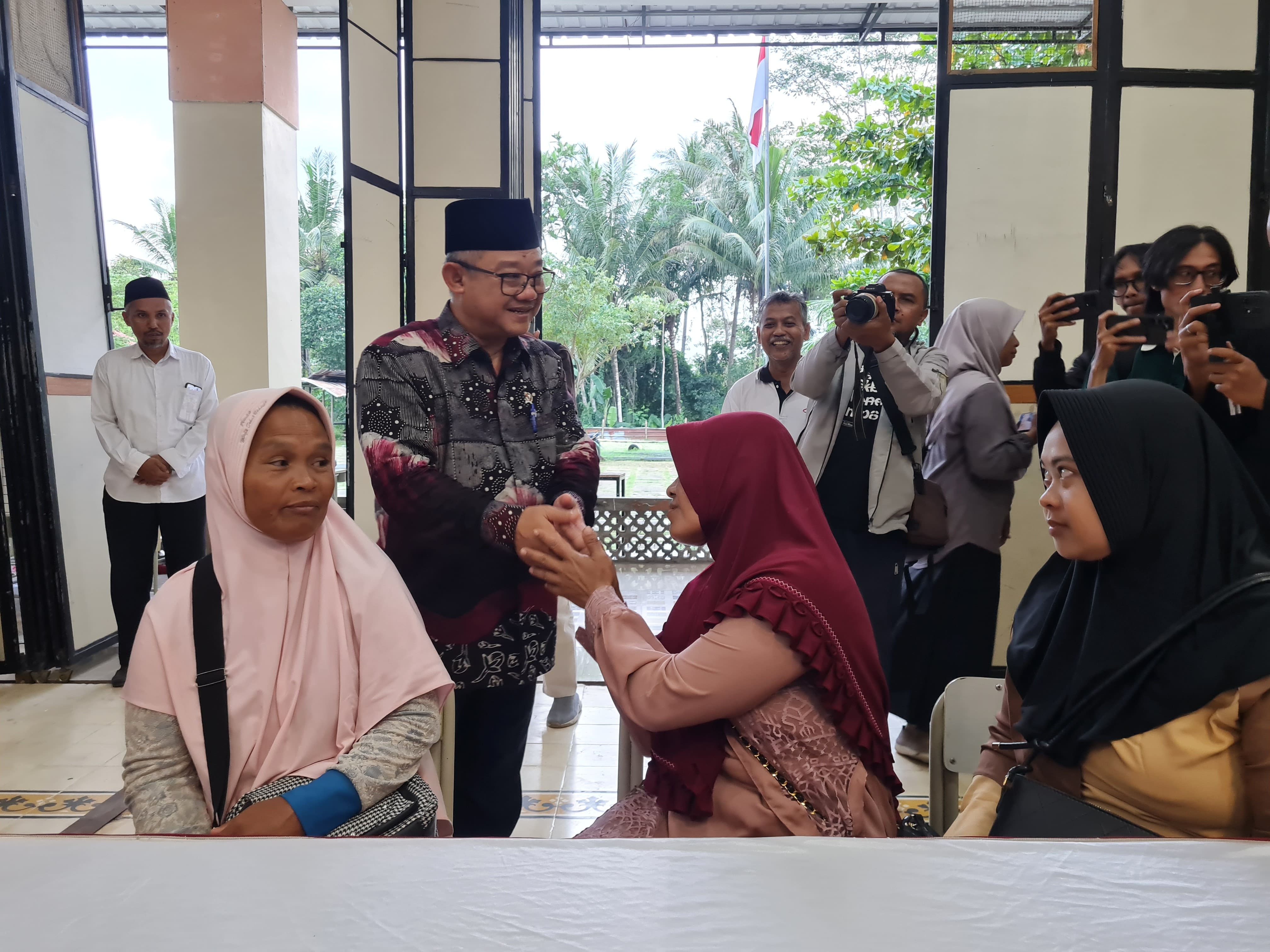 Mendikdasmen didampingi bupati Magelang mengunjungi SD IT Q As Syafi