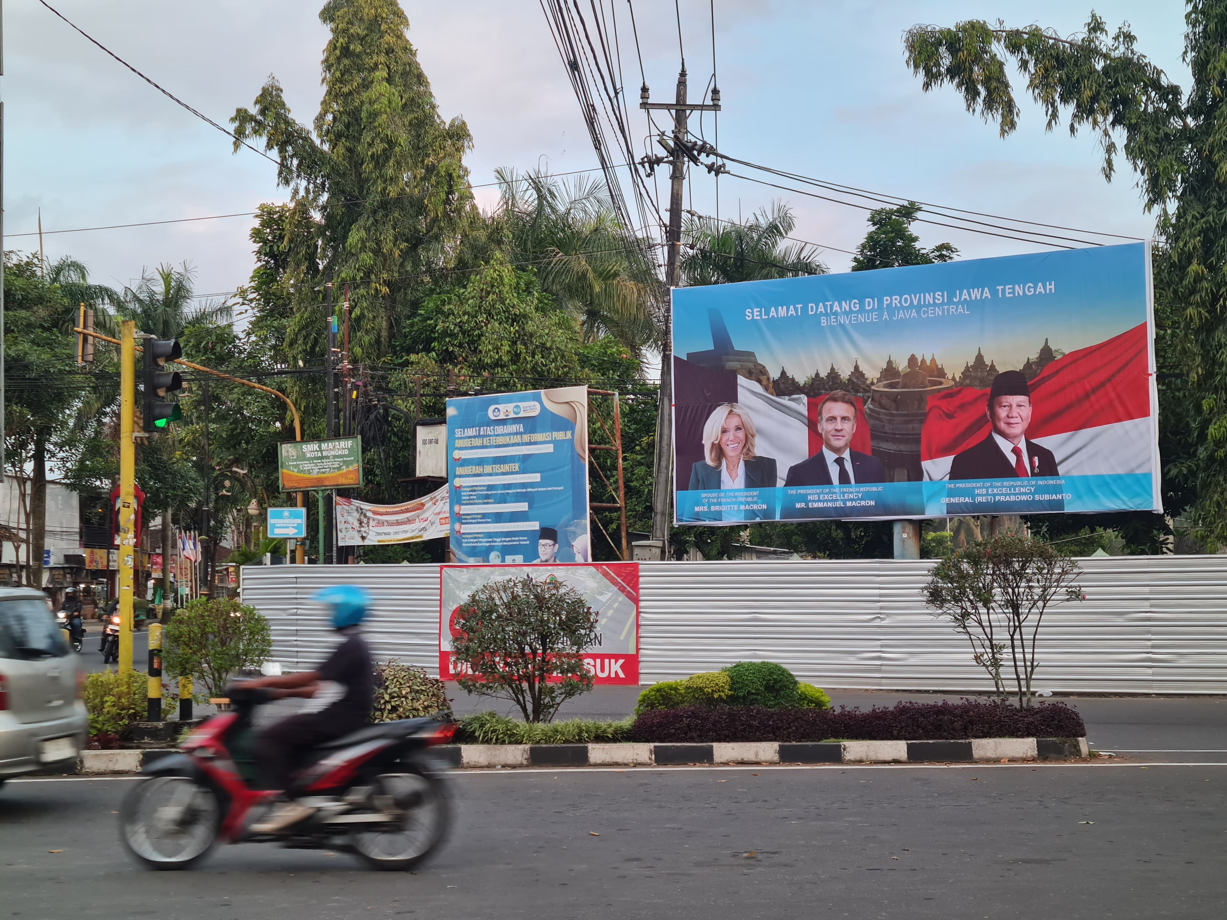 Penyambutan Presiden Perancis ke Candi Borobudur