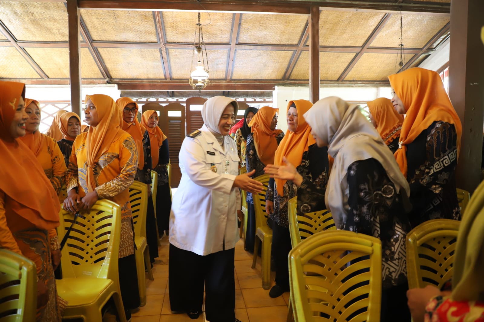 Bupati Purworejo Hj Yuli Hastuti SH saat menghadiri kegiatan pendidikan politik untuk PKK se-Kecamatan Grabag di Desa Grabag, Rabu (28/05/2025).