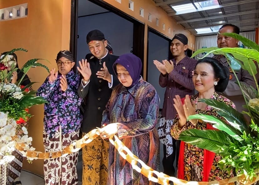 Bupati Purworejo Yuli Hastuti menghadiri Purna Widya Siswa-Siswi SMPN 31 Purworejo, sekaligus meresmikan Kantin Sekolah serta Peluncuran Majalah Sekolah, pada Sabtu (31/5/2025).