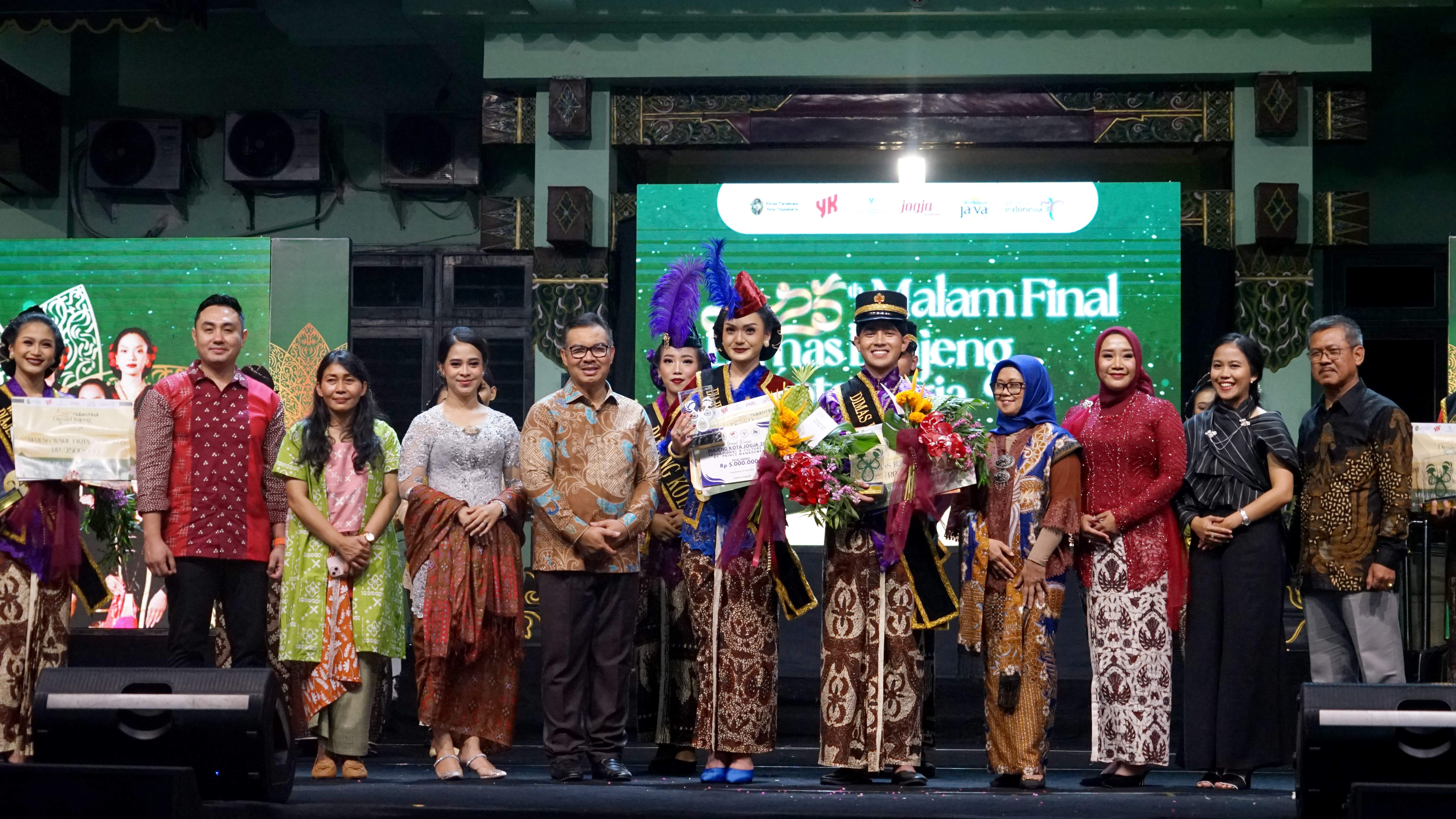 Rizky Nur Setyo Nugroho dan Ghania Taufiqa Salma Wibowo jadi Dimas dan Diajeng Kota Jogja 2025, Hasto Yakin 20 Tahun Lagi Mereka Akan Jadi Pemimpin