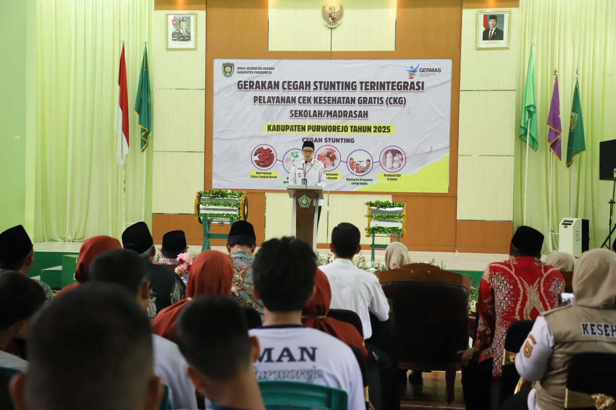 Wakil Bupati Purworejo Dion Agasi Setiabudi mencanangkan program Cek Kesehatan Gratis (CKG) di MAN Purworejo. (Dokumentasi Prokopim Purworejo)