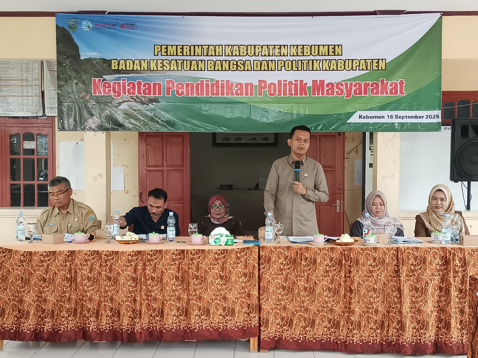 Anggota DPRD Kebumen dari Dapil 1 bertemu masyarakat Desa Sangubanyu, Kecamatan Buluspesantren, Selasa (16/9). Pertemuan ini dimanfaatkan untuk membahas berbagai isu terkini, salah satunya terkait med