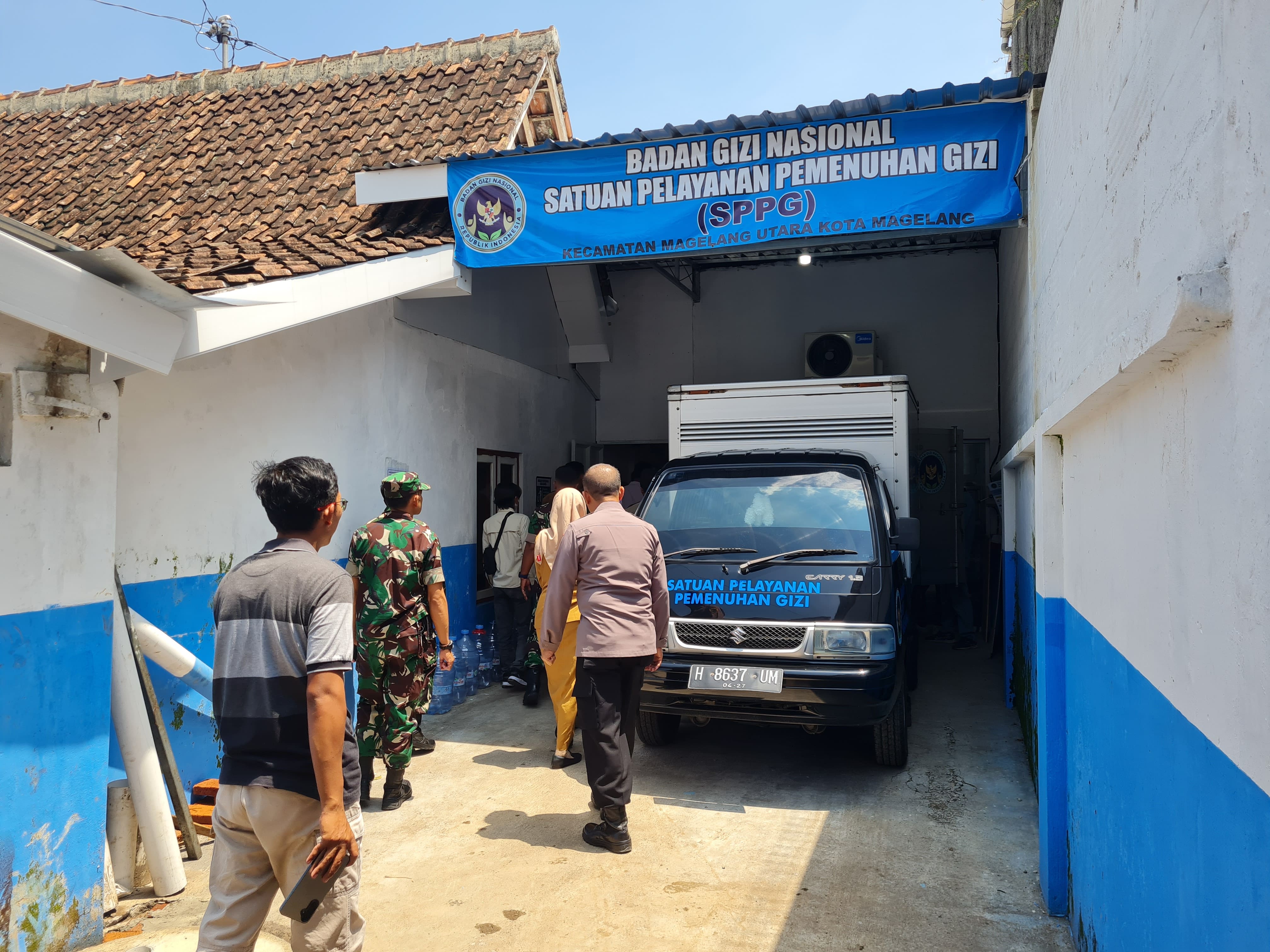 Wali Kota Magelang bersama jajarannya dan forkopimda saat meninjau SPPG Jalan Kalimas, Selasa (14/10).