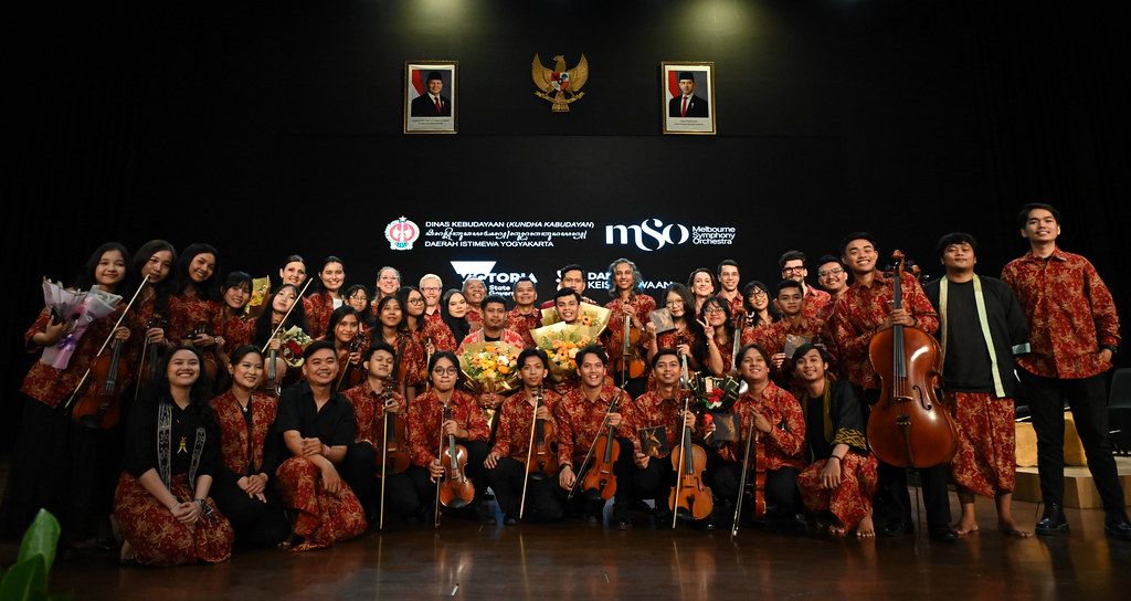 **Bertemu Santri, Bermusik, dan Berbagi: Gita Kamath Perkuat Hubungan RI&ndash;Australia di Yogya**