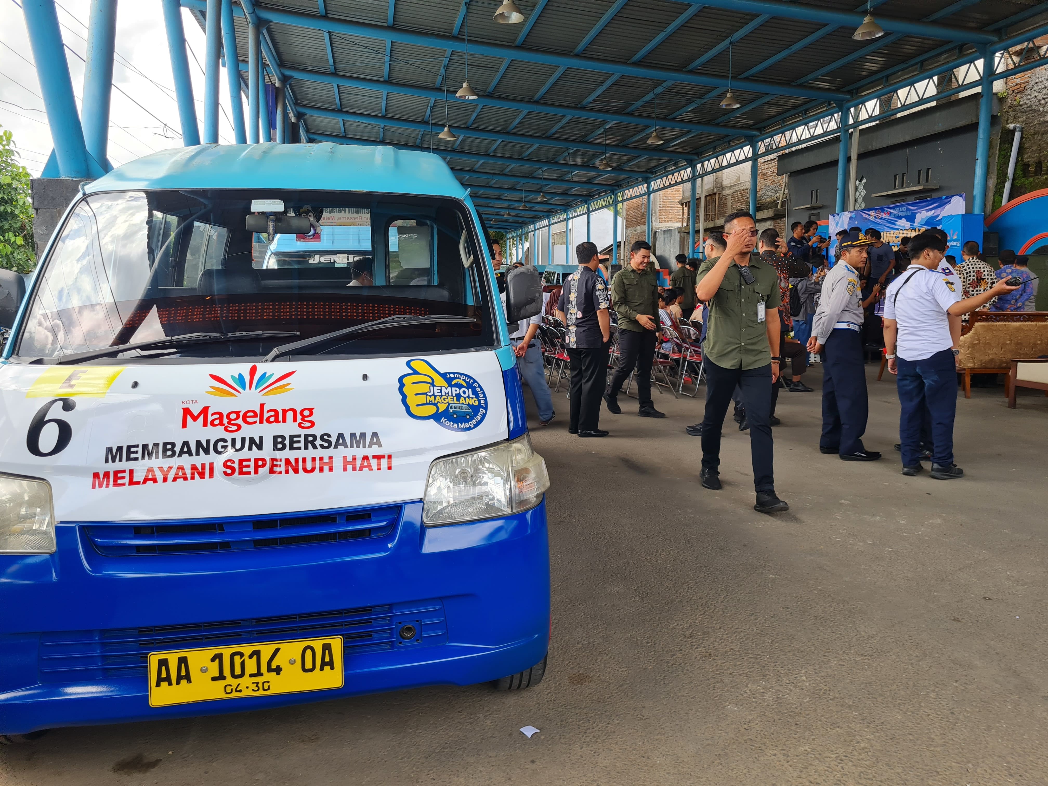 Pemkot Magelang menghadirkan angkutan pelajar gratis untuk mempermudah akses sekolah para siswa.