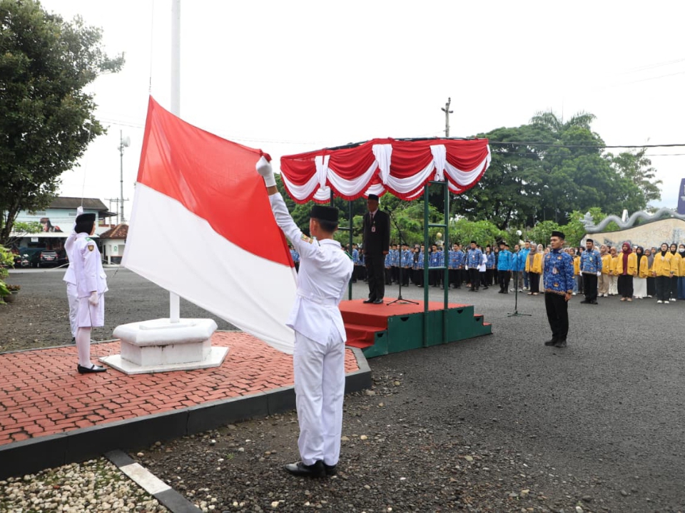 Pemerintah Kabupaten (Pemkab) Purworejo mengelar upacara bendera pada peringaa Hari Sumpah Pemuda, Selasa (28/10). (Dokumentasi Prokopim Purworejo)