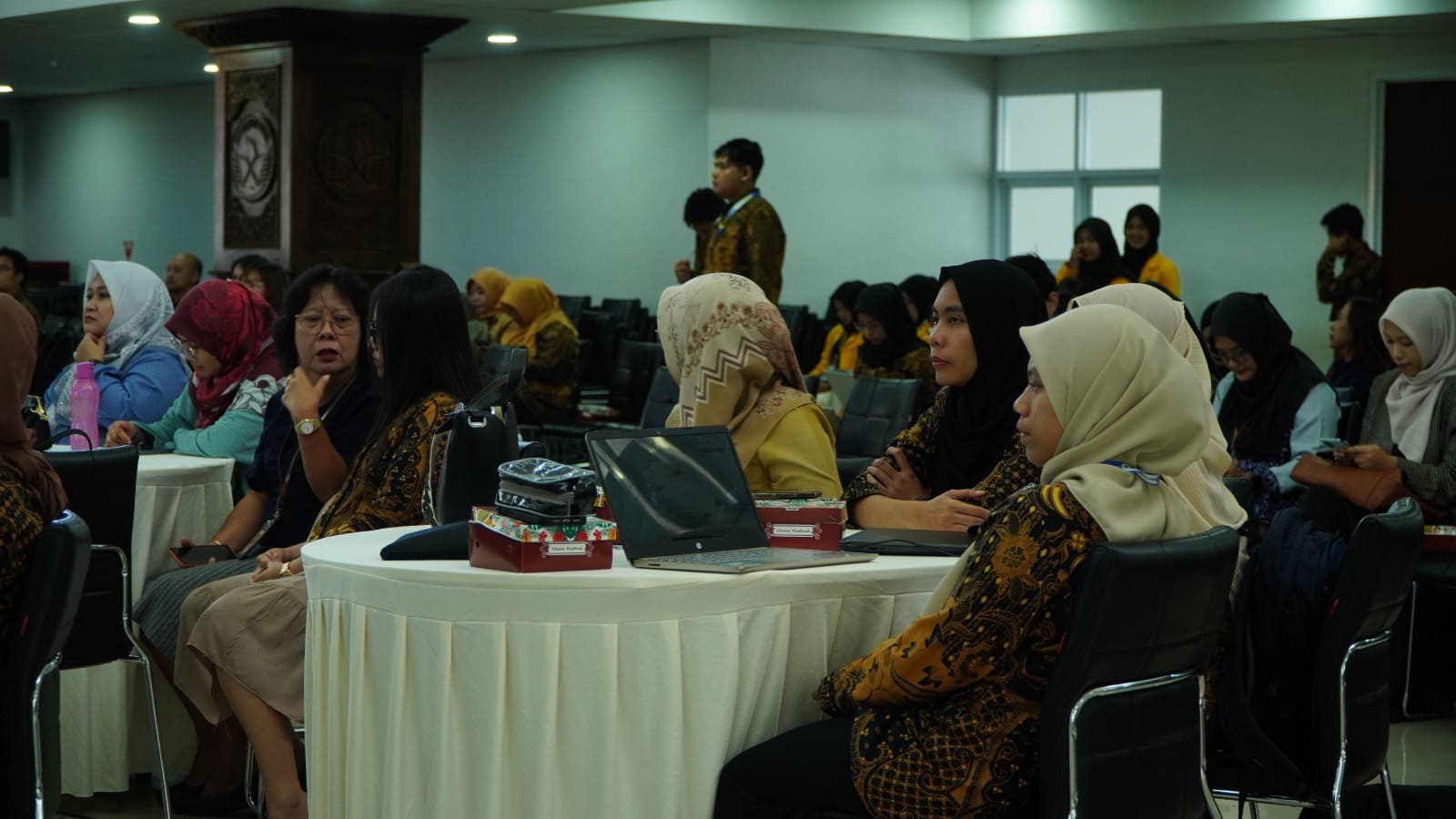 Fakultas Ekonomi menghelat TICEMBA yang menghadirkan ratusan peserta di GKU dr HR Suparsono, Kamis (30/10).