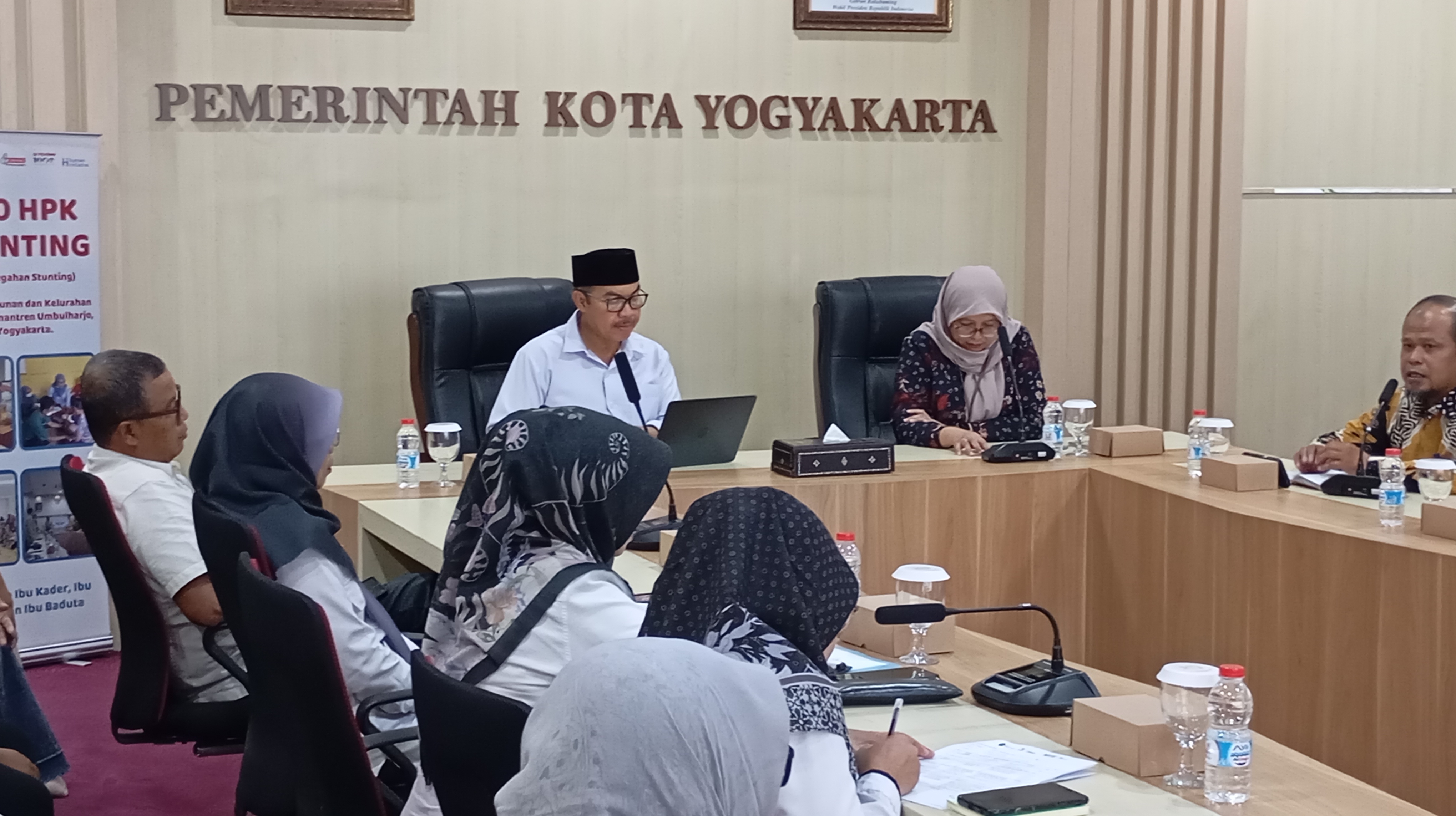 Wali Kota Jogja Hasto Wardoyo saat memberikan penghargaan kepada balita yang sudah graduasi stunting lewat program Si Penting