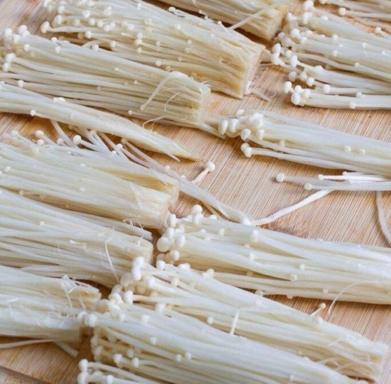 Jamur enoki.