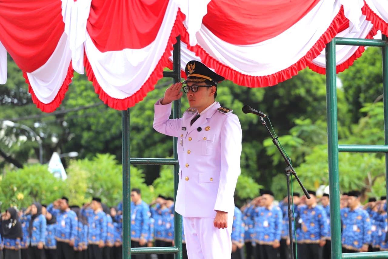 Dion Agasi Setiabudi saat menjadi inspektur upacara Hari Pahlawan Senin (10/11).