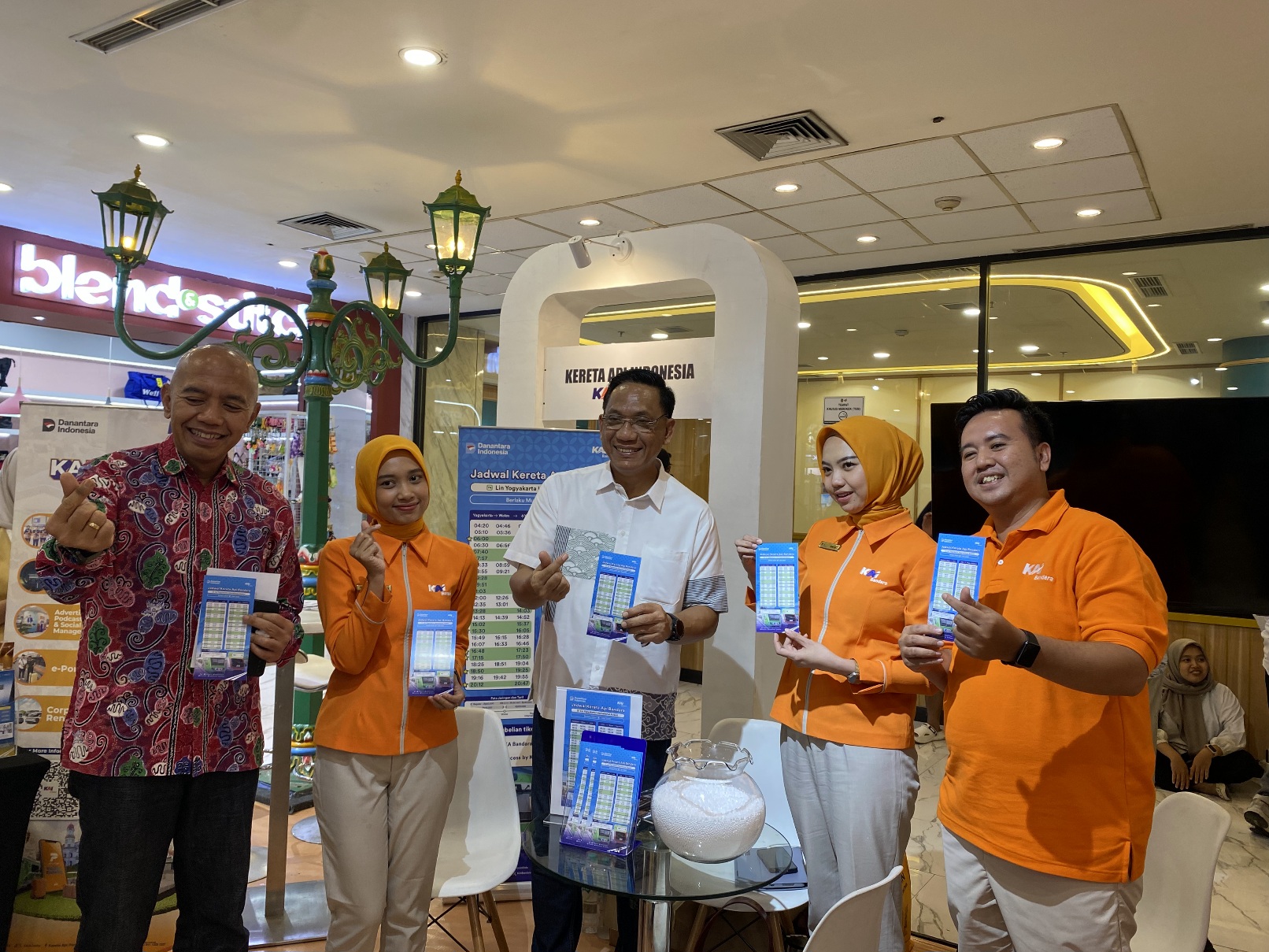 Wakil Wali Kota Yogyakarta, Wawan Harmawan saat meninjau stand dari para pelaku industri pariwisata yang ada pada Travel Fair Tourism Exhibition 2025.