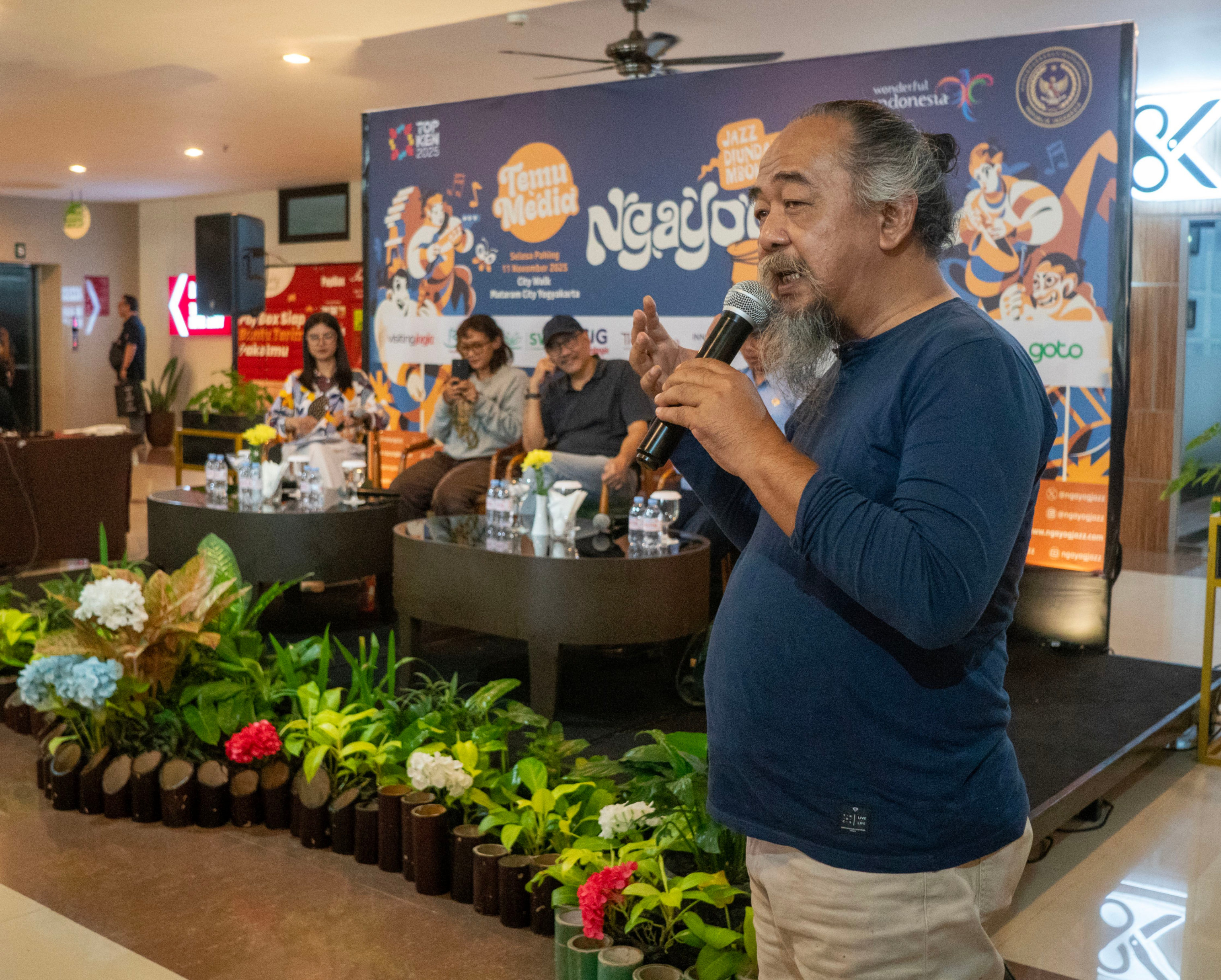 Festival musik tahunan Ngayogjazz kembali menyapa para pencinta musik dengan semangat kebersamaan dan kebebasan berekspresi. Memasuki tahun ke-19, ajang dengan tagline &ldquo;Jazz Diundang Mbokmu&rdquo;, ini akan