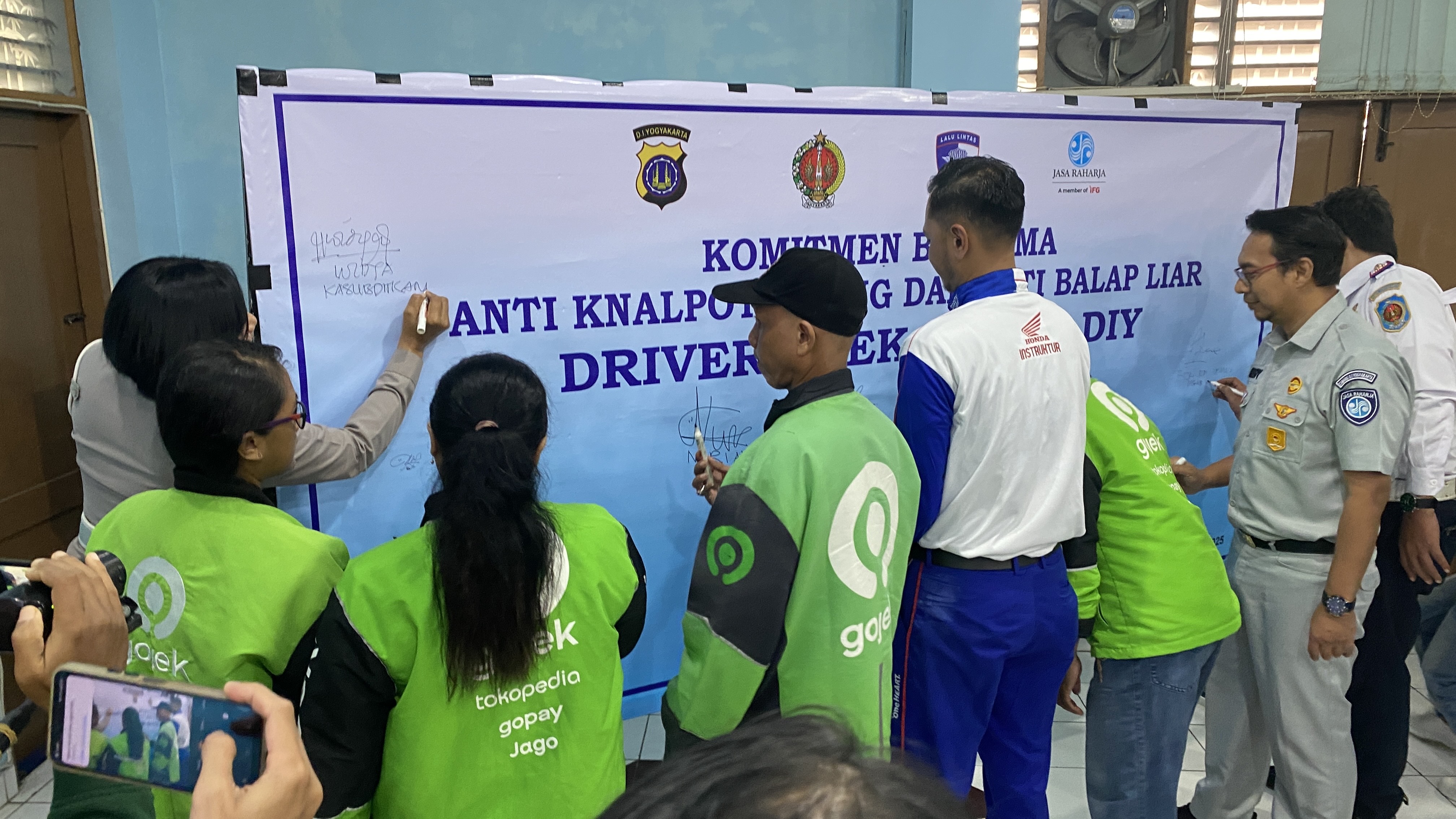 Ratusan Ojol Deklarasikan Pemberantasan Kenalpot Brong dan Balap Liar di DIY