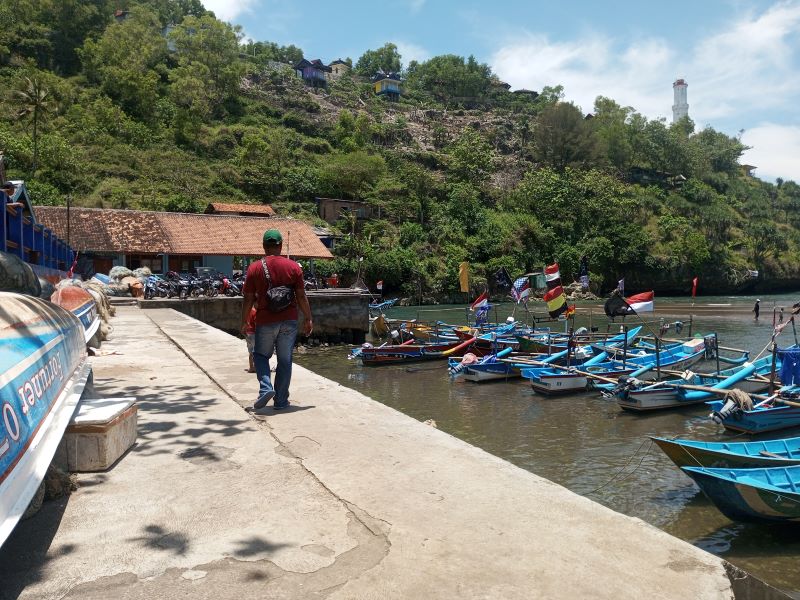 JADI TAMENG: Keberadaan talut di pesisir Pantai Baron berperan sebagai langkah jangka pendek untuk mengatasi abrasi yang terjadi setiap tahun.