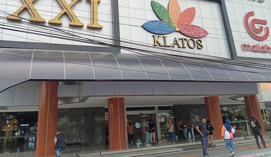 Elemen masyarakat yang tergabung dalam Asmoro Nolo mendatangi Kantor Kejari Klaten.