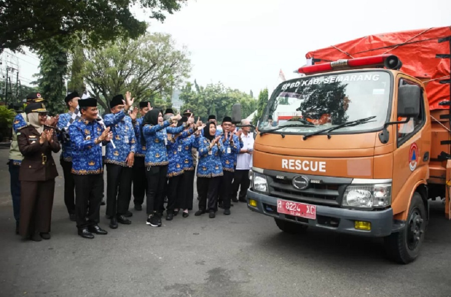 Gubernur Jawa Tengah, Ahmad Luthfi mengirimkan bantuan kemanusiaan senilai Rp1,3 miliar untuk membantu percepatan penanganan bencana di Sumatera. (Humas Pemprov Jateng)