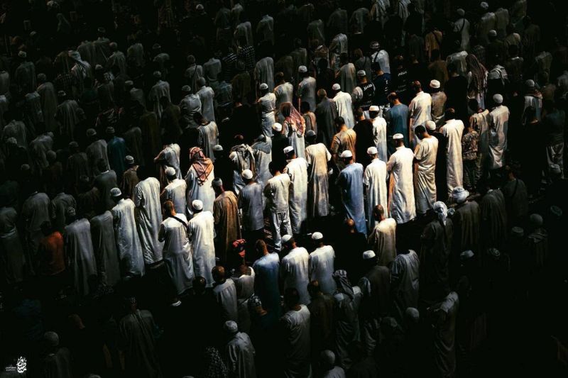 Ilustrasi Jamaah sedang menunaikan sholat.