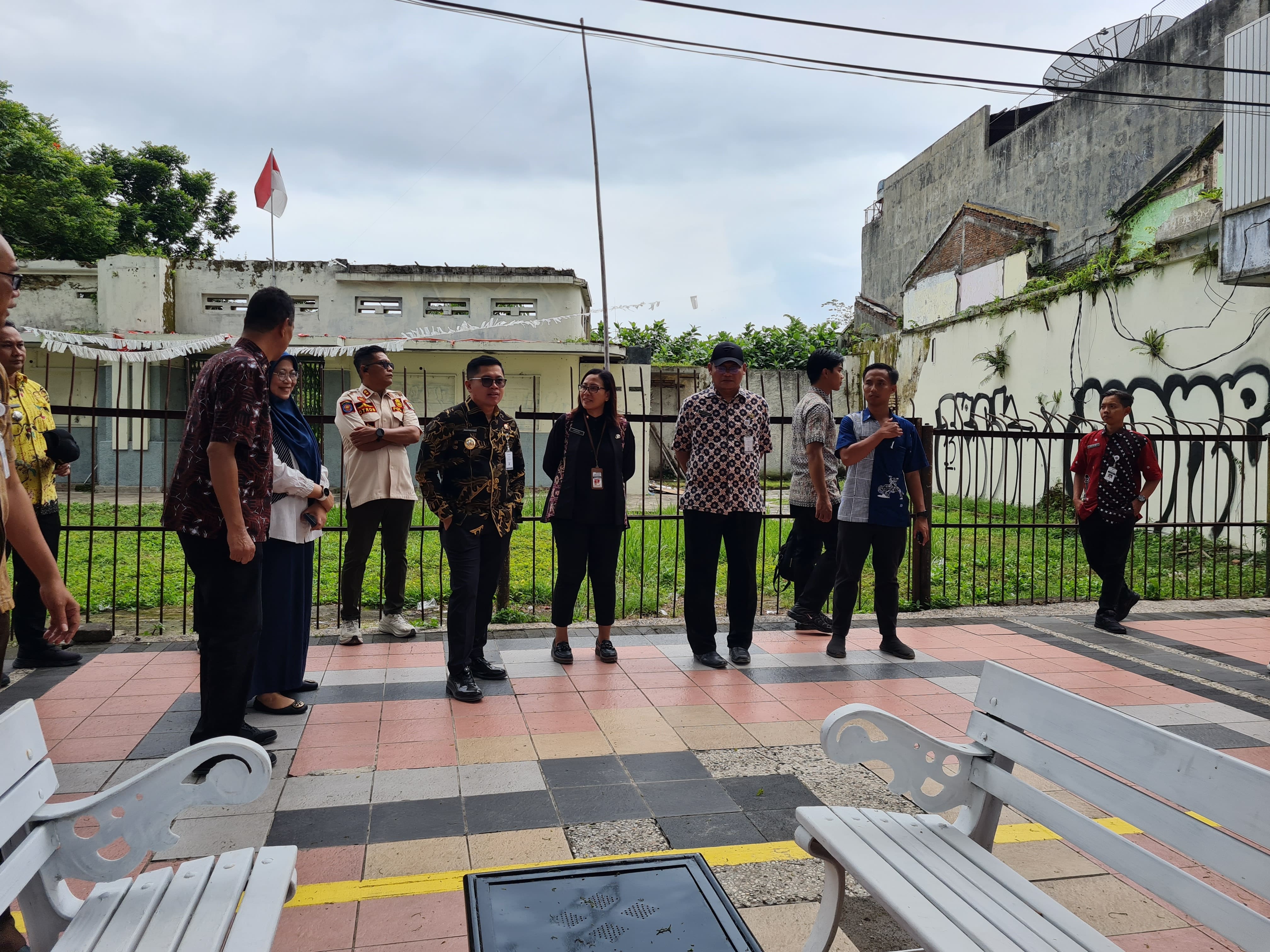 Wali Kota Magelang bersama jajarannya saat meninjau di kawasan Pecinan, Kamis (4/12).