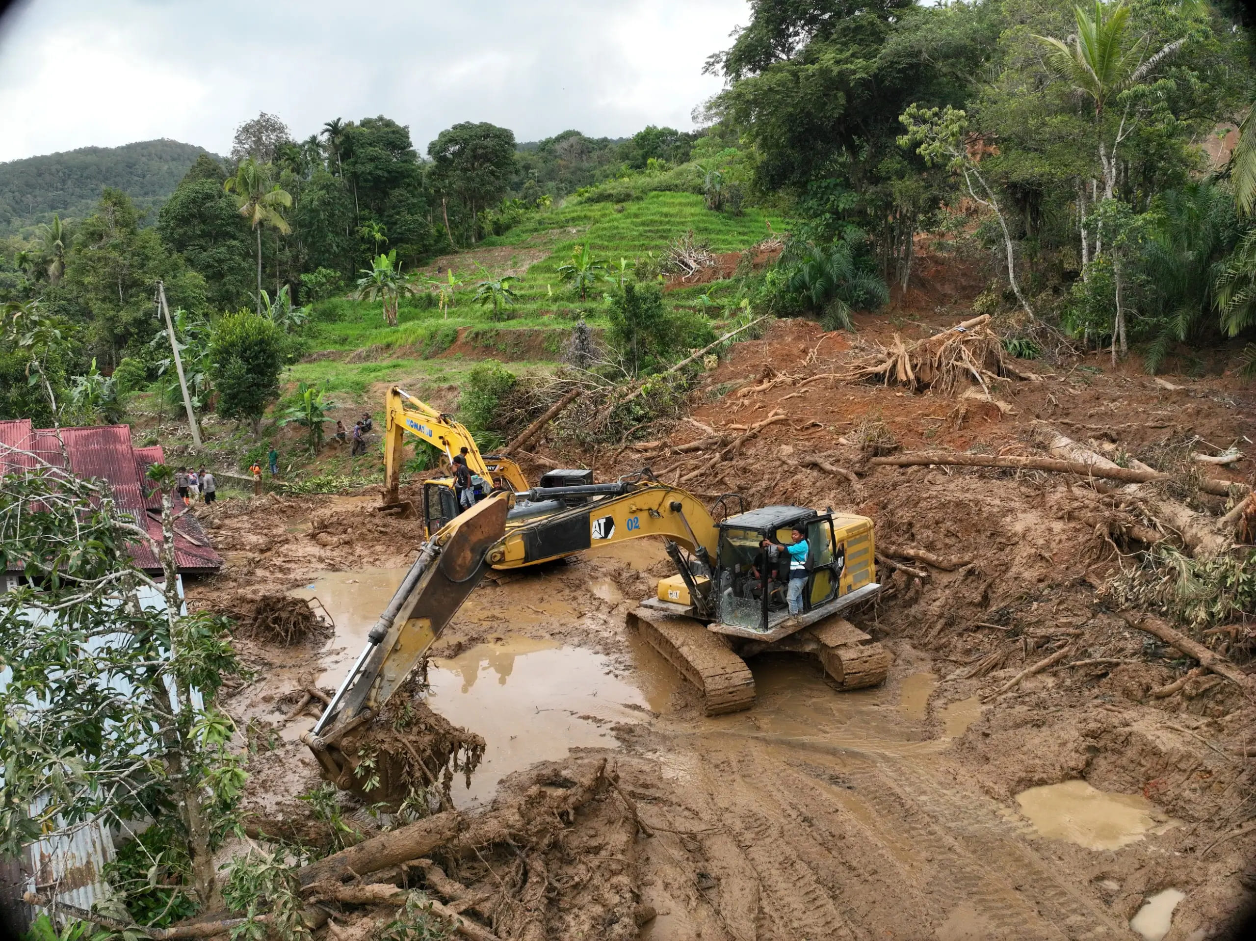 Akses di wilayah Silungkang yang sempat terputus akibat bencana banjir bandang secara bertahap mulai dapat dilalui kembali. Sejumlah titik, termasuk di Jorong Tantaman, Nagari Tigo Koto Silungkang Kec