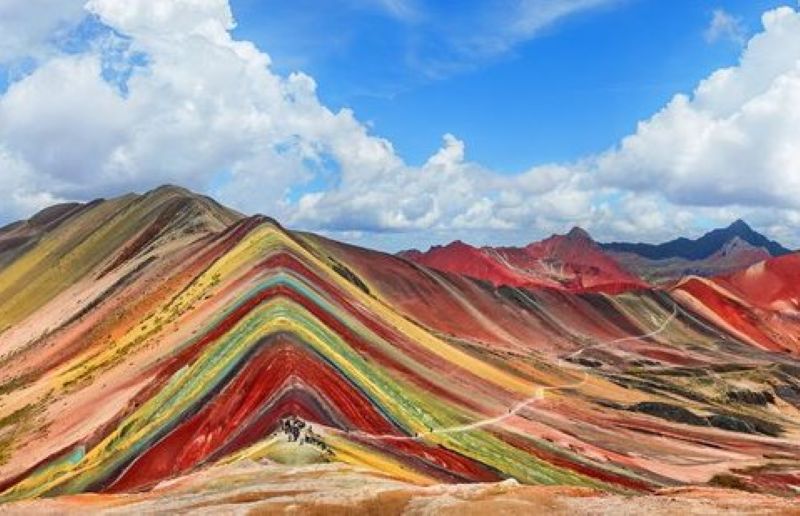 Ilustrasi Gunung Vinicunca.