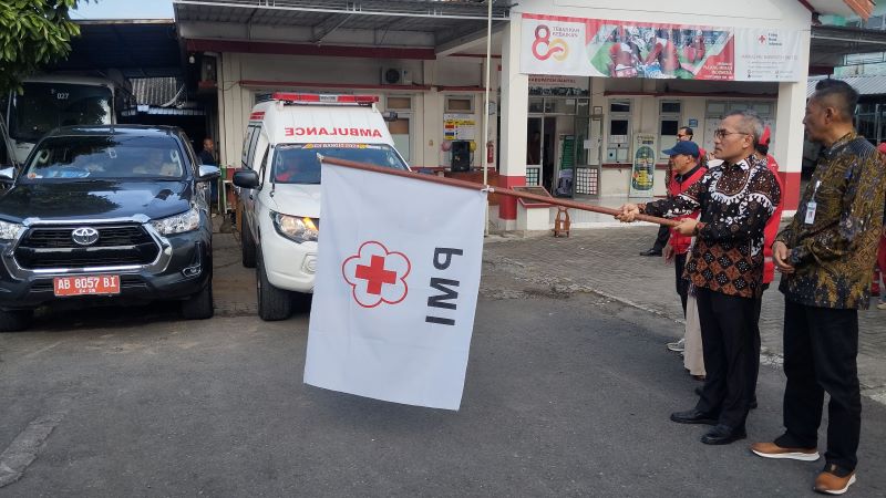 Pelepasan pengiriman logistik ke Banjarnegara  dan pelepasan mobilisasi tim PKDD ke Aceh Tamiang di Markas PMI Bantul Jumat (12/12).
