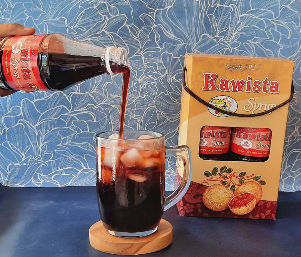 Salah satu produk Sirup Kawisata khas Rembang dari olahan buah kawis.