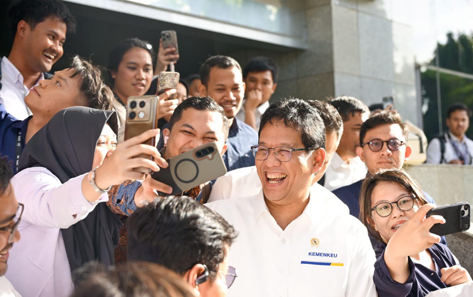 Purbaya Ditemui setelah Rapat Kerja (Raker) Komisi XI DPR RI dan Kepala BP BUMN di Jakarta, Senin (8/12). Kemenkeu.