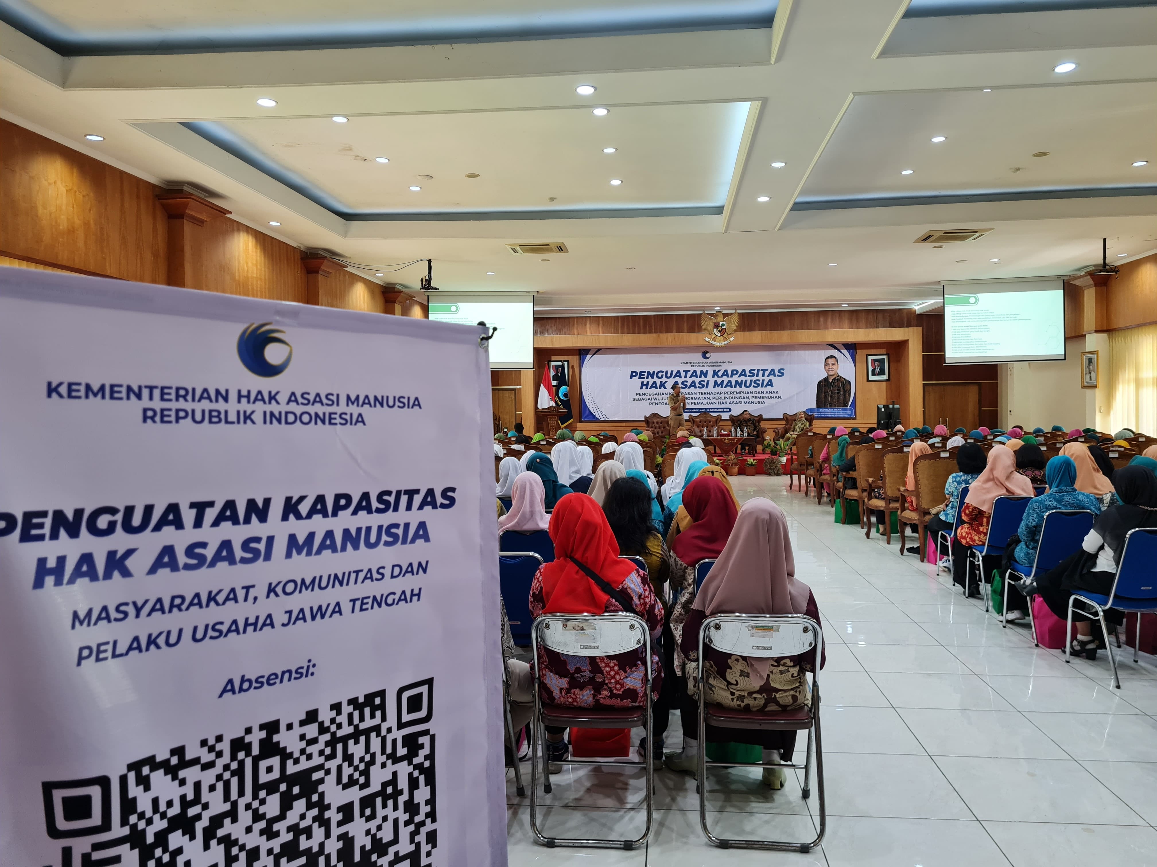 Pemkot menggelar penguatan kapasitas HAM di Aula Adipura Kencana, Selasa (16/12).