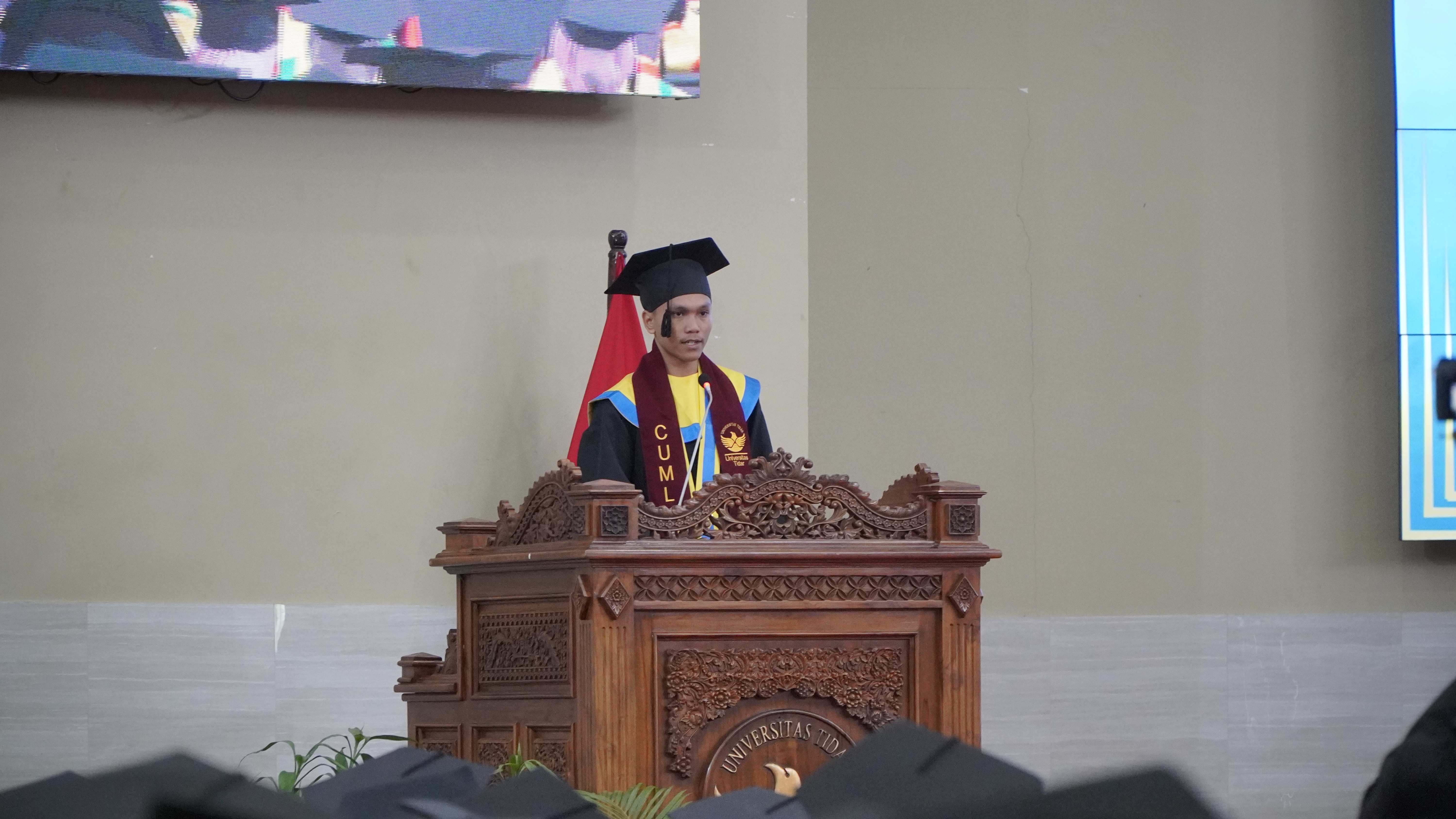 Mengenal Dias Rizki, Anak Penjual Sate Keliling Jadi Wisudawan Terbaik Untidar, Selama Kuliah Jualan Pecel Lele hingga Pengajar Bimbel
