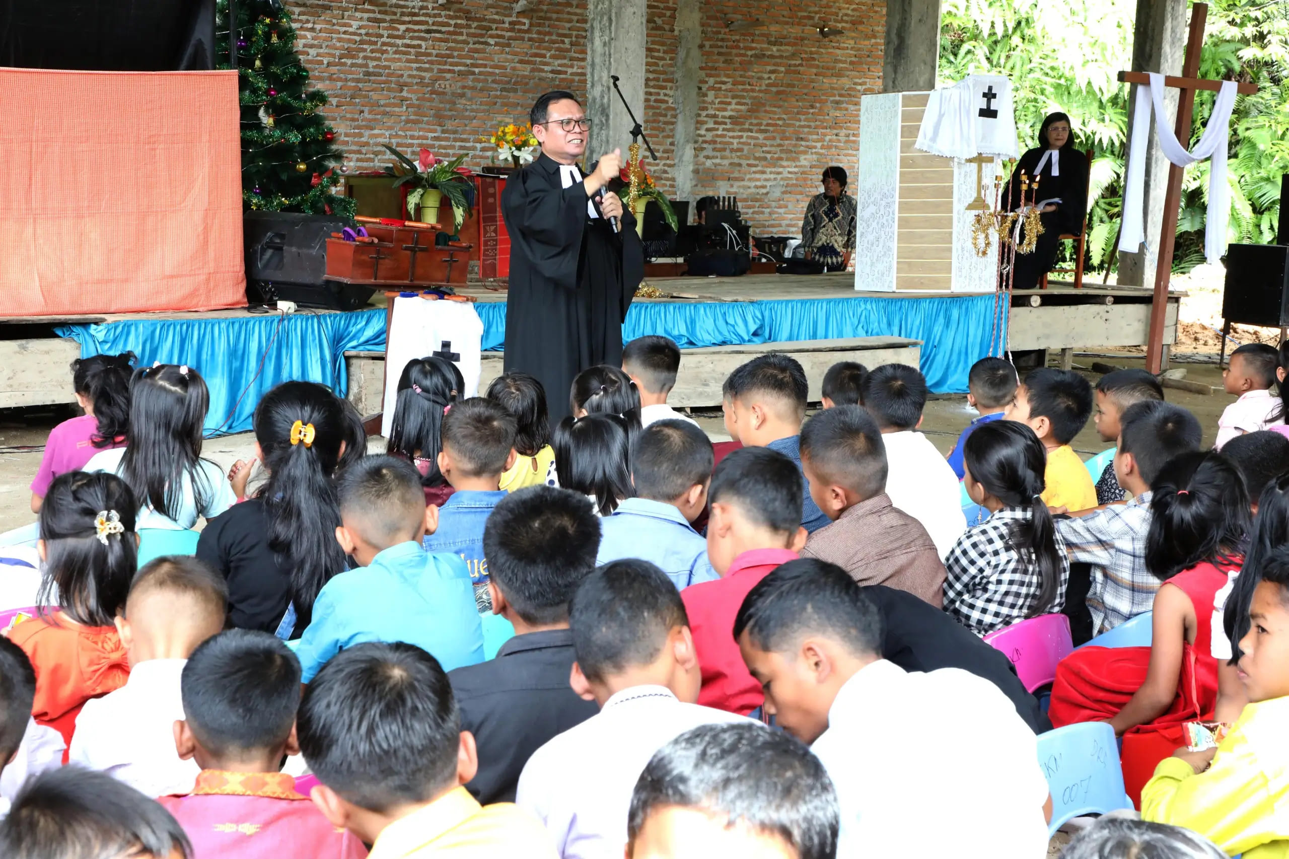 Natal Bersahaja di Adiankoting: BNPB Ajak Anak-Anak Penyintas Menjadi &lsquo;Terang&rsquo; bagi Lingkungan  Bukan Sekadar Seremonial, Natal Anak-Anak Penyintas Bencana di Tapanuli Utara Jadi Momentum Edukasi Ekol