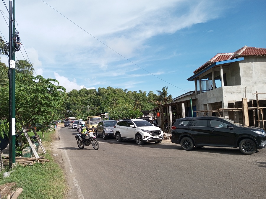 Kondisi akses jalan menuju Pantai Drini pada Senin (29/12/2025).