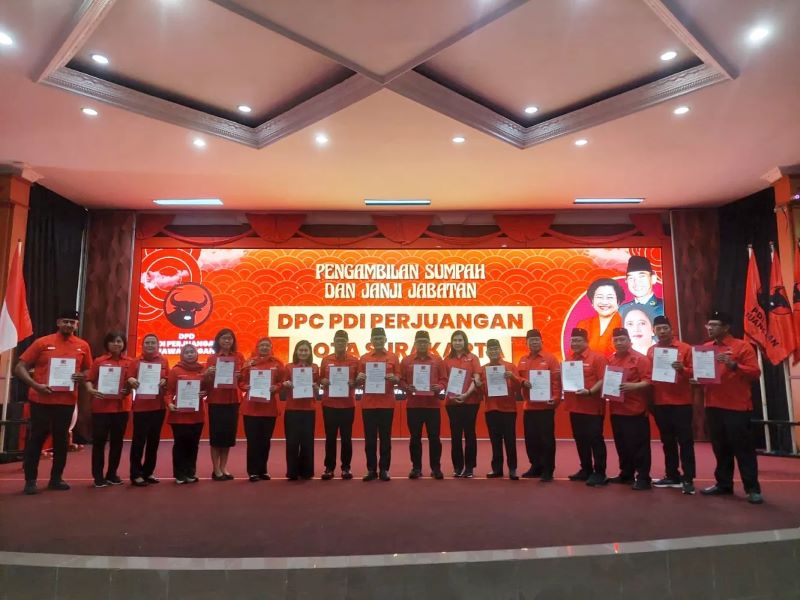 Pelantikan serta pengambilan sumpah jabatan struktur kepemimpinan DPC PDI Perjuangan Kota Solo di Kantor DPD PDIP Jawa Tengah pada Selasa (30/12/2025).