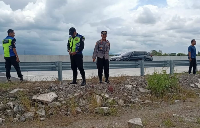 Polres Klaten intensifkan patroli di Jalan Tol Solo-Jogja untuk mencegah pelemparan bus.