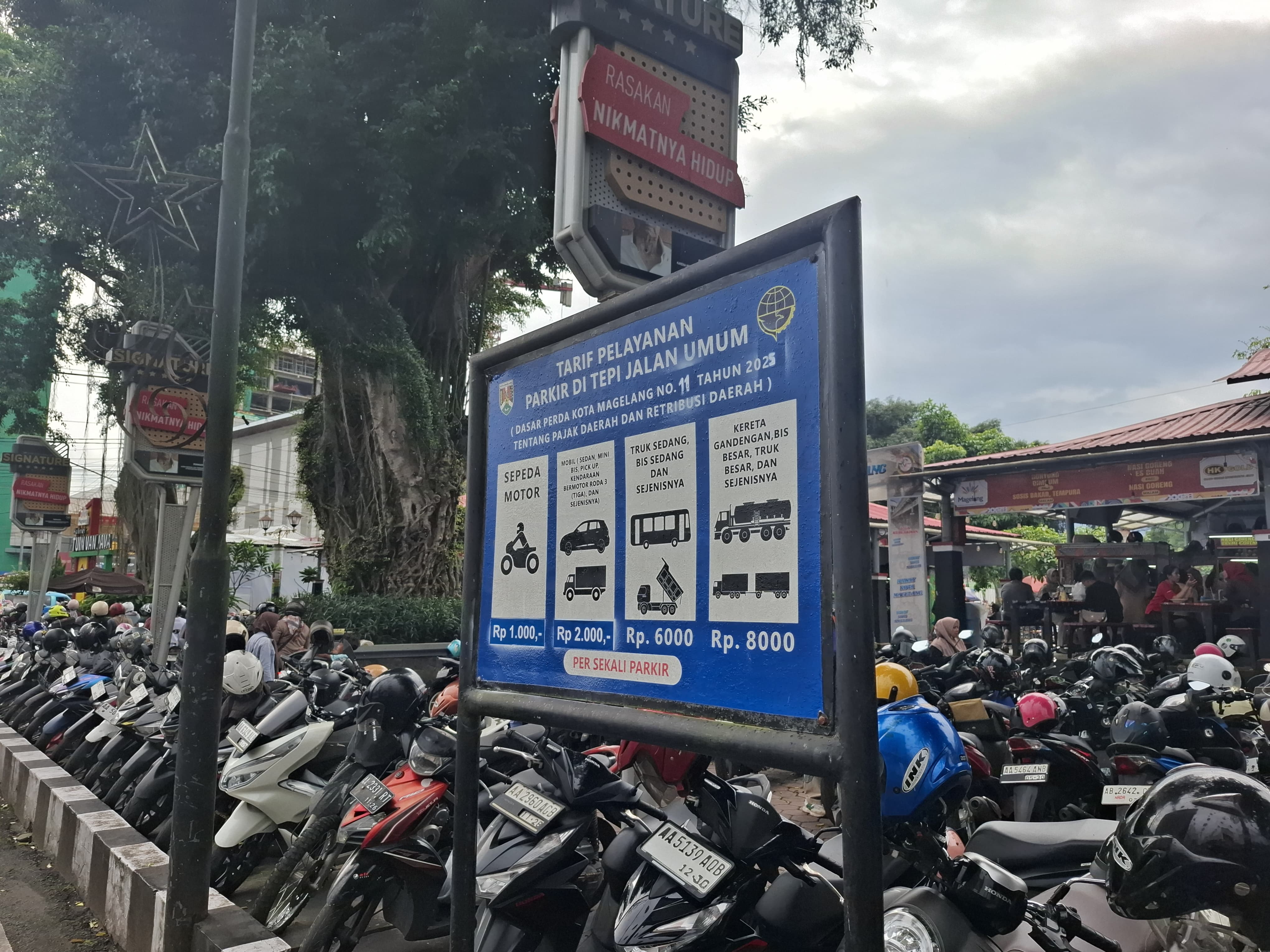 Pemkot memasang tarif parkir baru untuk motor dan mobil di Kota Magelang.