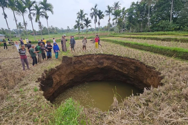 Fenomena Sinkhole di Sumatera Barat