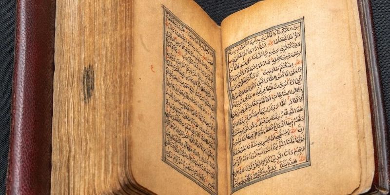 Al-Quran yang digunakan Zohran Mamdani saat Pelantikan.