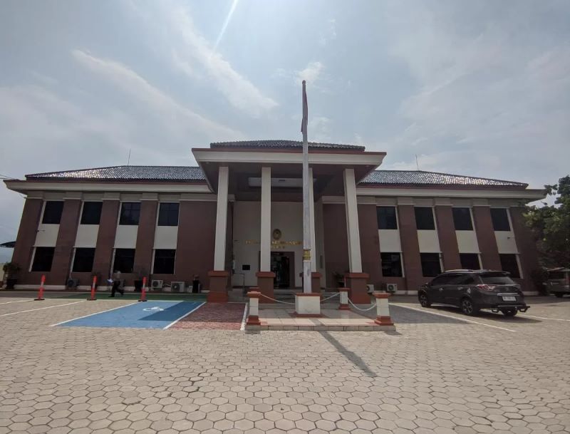 Gedung Pengadilan Negeri (PN) Wonogiri tempat digelarnya sidang penganiayaan santri Ponpes Santri Manjung hingga meninggal dunia, Selasa (13/1/2025).