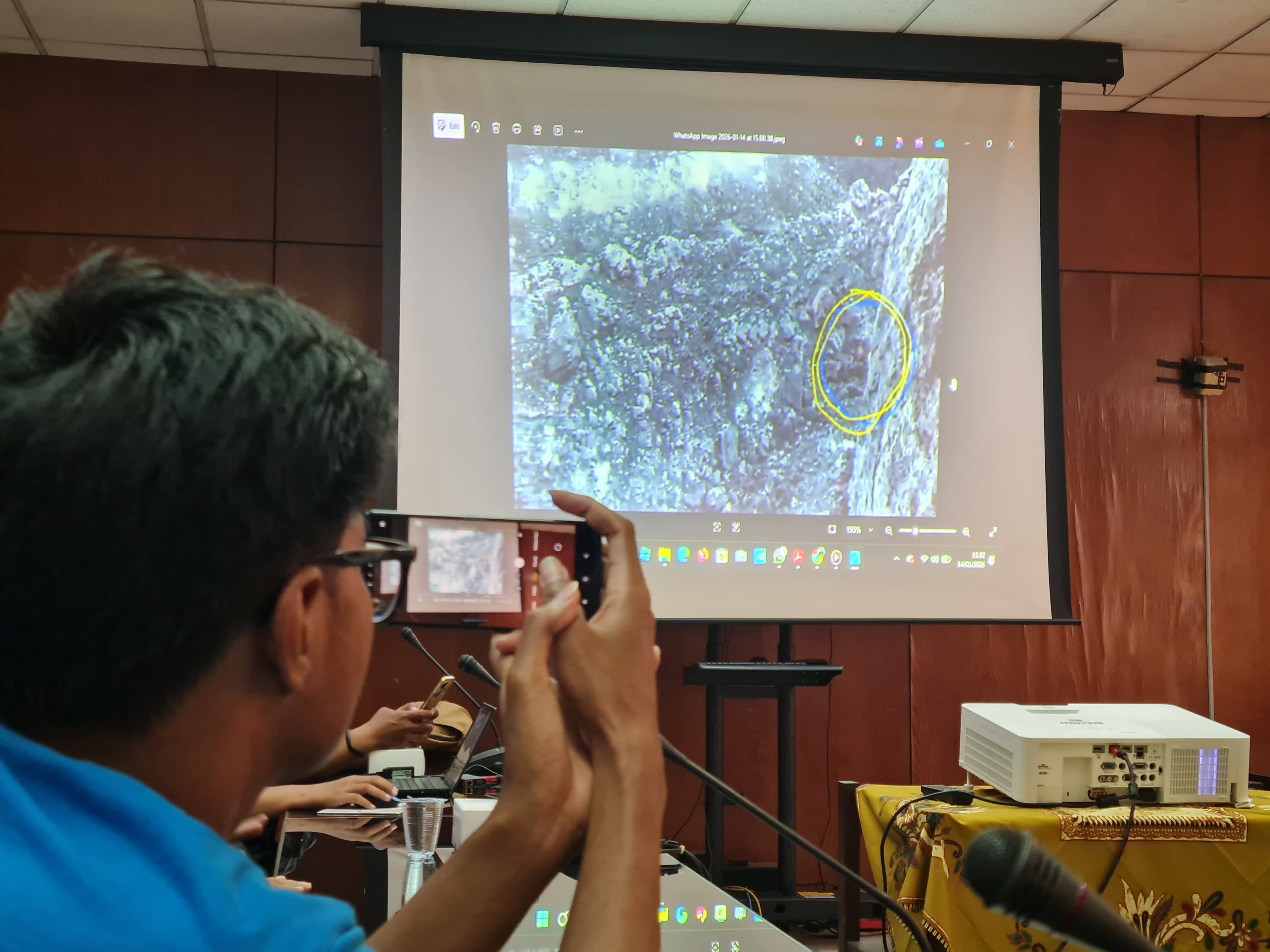 Asisten Pemerintahan dan Kesejahteraan Rakyat Sekda Kota Magelang saat menyampaikan informasi penemuan jasad Ali yang sebelumnya hilang di Gunung Slamet, Rabu (14/1).