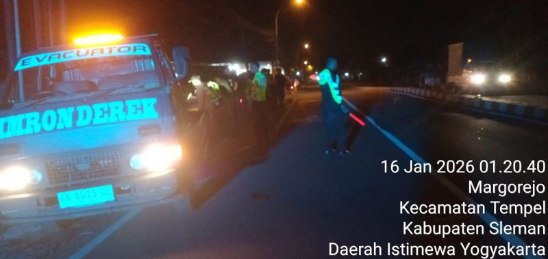 TKP: Kecelakaan yang melibatkan pengendara sepeda motor dan pejalan kaki di Jembatan Cungkuk Jumat (16/1).