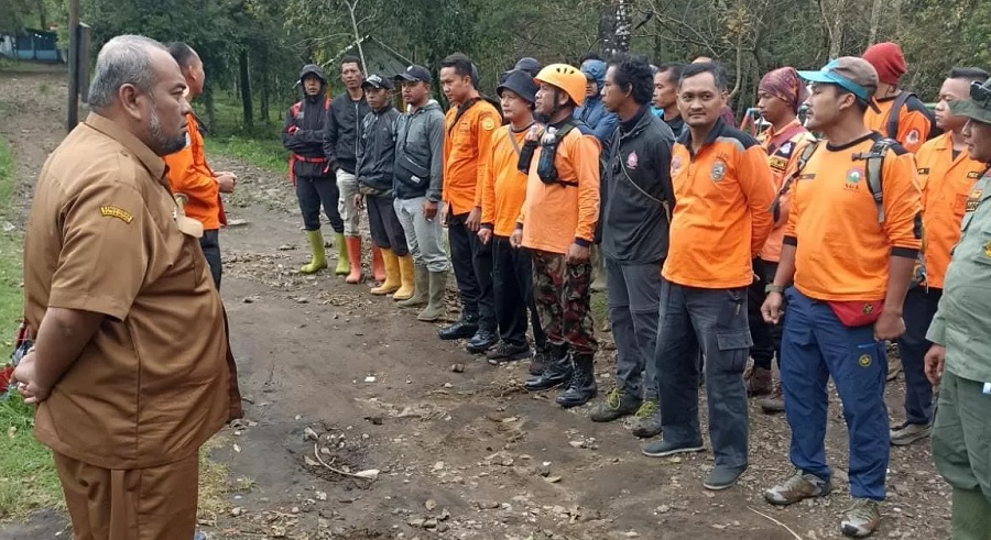 Tim SAR gabungan dikerahkan untuk mencari pendaki Bukti Mongkrang, Tawangmangu yang hilang sejak Minggu (18/1/2026).