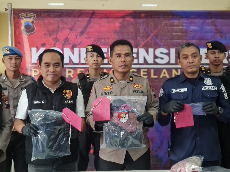 Polisi menangkap seorang remaja yang membawa lari anak.